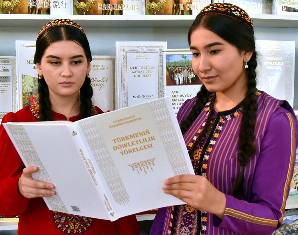 В Ашхабаде презентовали новую книгу Бердымухамедова – «Духовный мир туркмен»