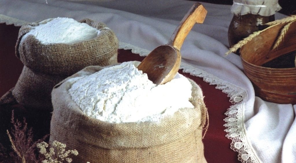 Туркменабатское предприятие увеличивает объемы производства муки