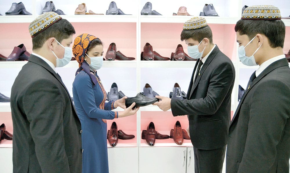 Kerkili telekeçi aýakgap önümçiligine girişdi