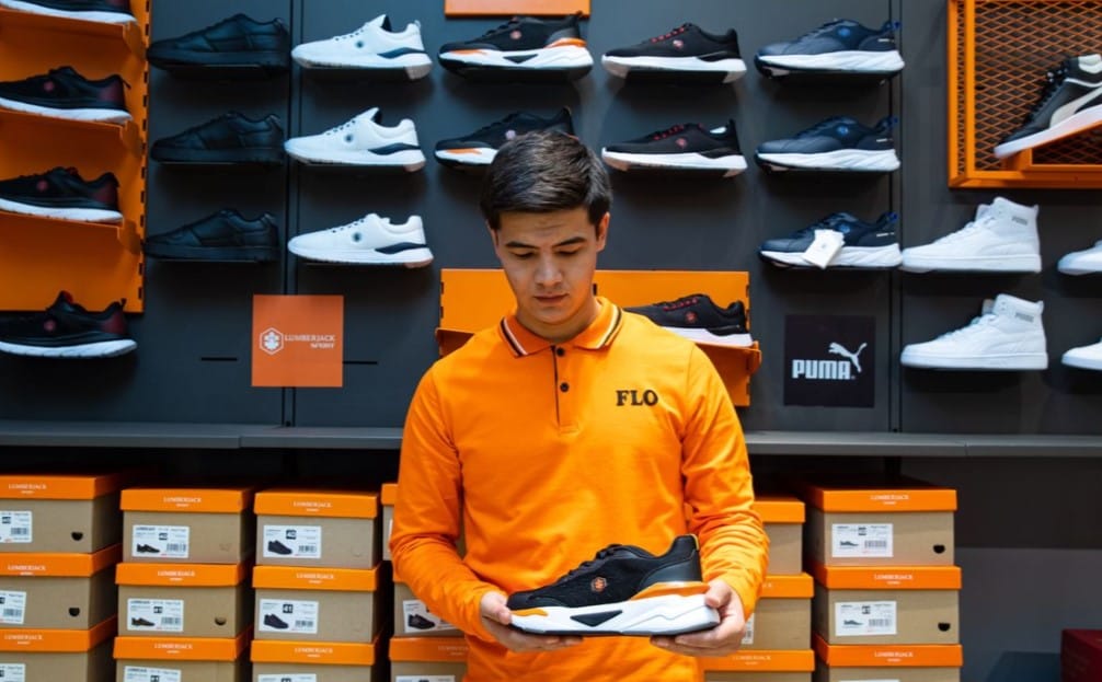In honor of March 8, the FLO shoe store launched the “1 + 1” promotion