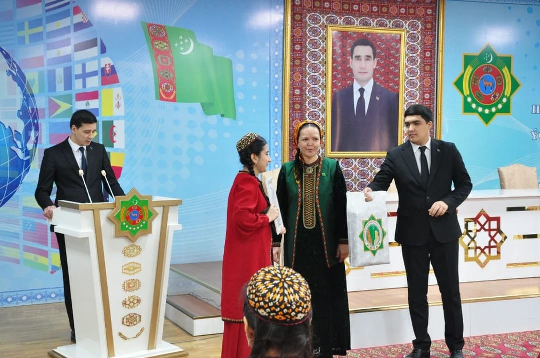 «Dünýä dilleri ― dost-doganlyk köprüsi» atly döredijilik bäsleşiginiň jemi jemlendi