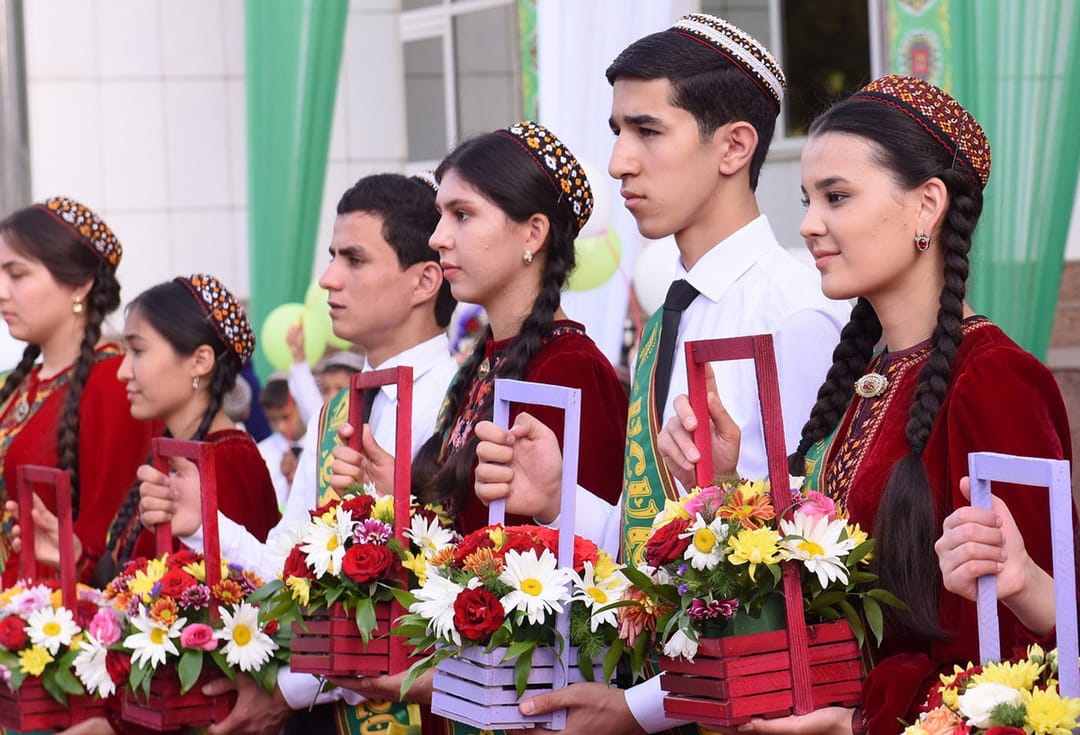 Во всех школах Туркменистана прозвенел «Последний звонок»