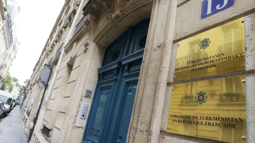 Посольство Туркменистана во Франции приступило к продлению загранпаспортов