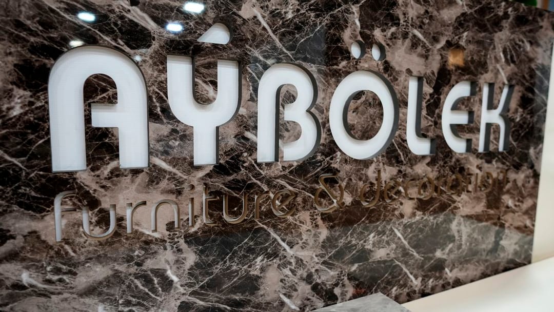 Школьные парты и доски от Aýbölek отправятся в Казахстан