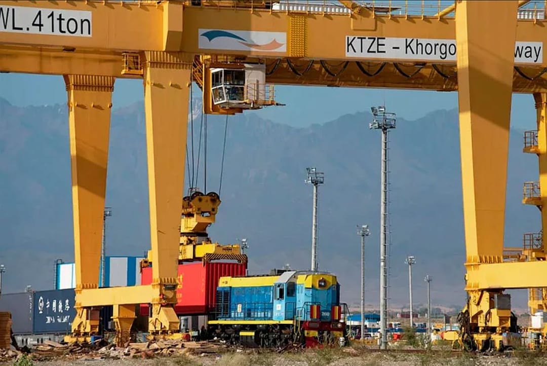 Туркменистан модернизирует ключевой железнодорожный пункт Серахс