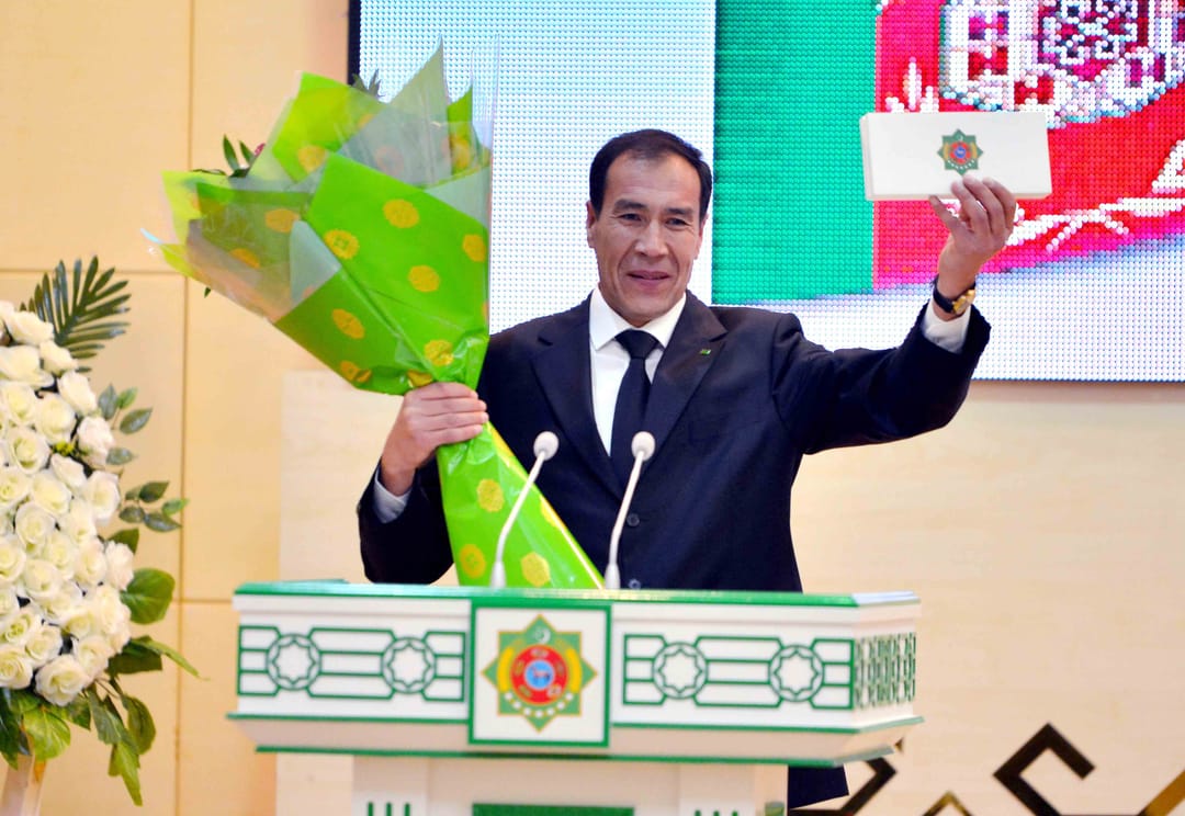 Дяневскому этрапу в Туркменистане вручили $1 млн