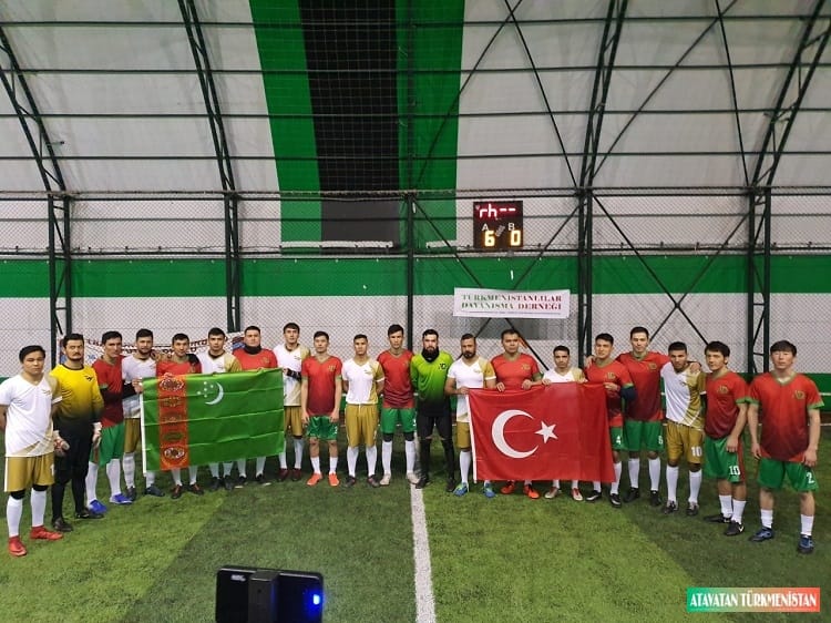 Türkmenistanlylaryň Türkiýedäki raýdaşlyk jemgyýeti futbol ýaryşyny geçirdi