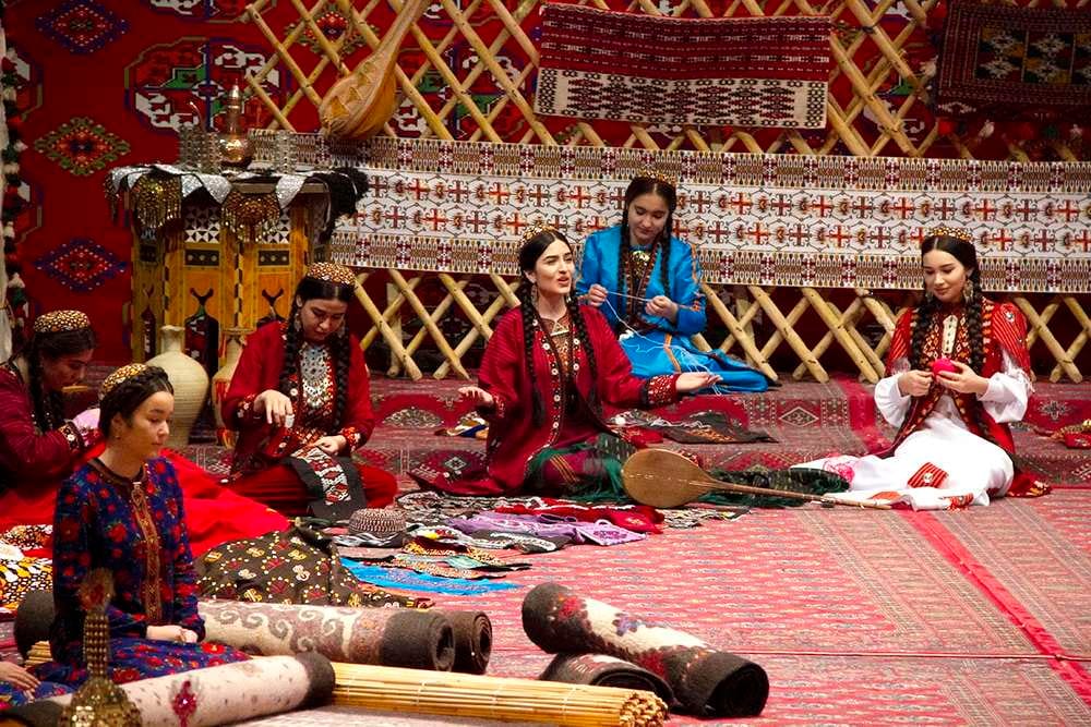 В Ашхабадском Доме моделей состоялся национальный конкурс рукодельниц