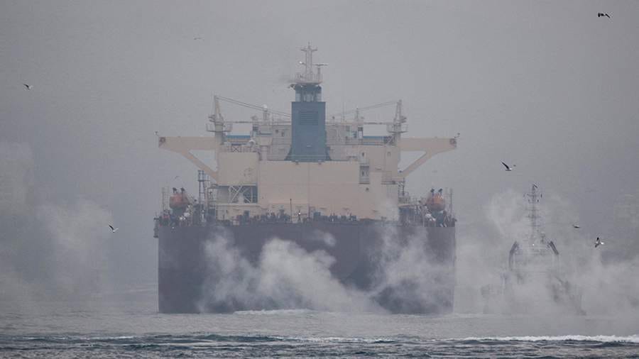 Ümür sebäpli Bosfor bogazynda gämi gatnawy togtadyldy