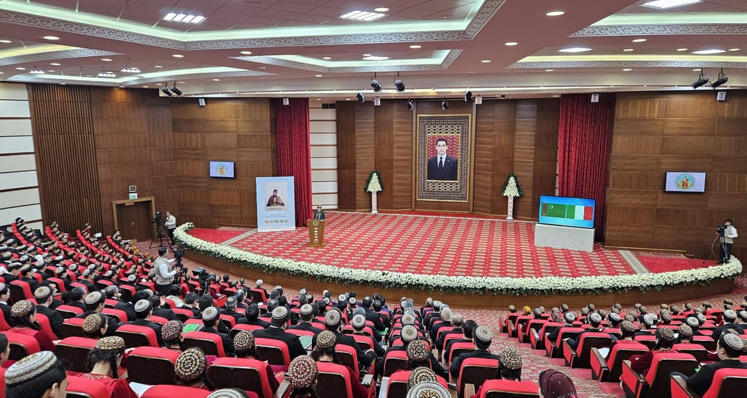 В Ашхабаде состоялась презентация сборника стихотворений Махтумкули, изданного на итальянском языке