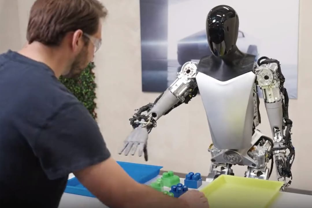 «Tesla» kompaniýasy «Optimus» atly adam sypatly robotyň wideosyny çap etdi