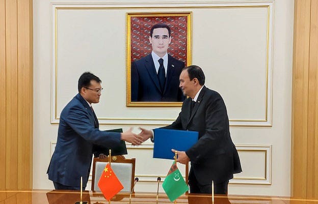 «Türkmennebit» we «Türkmengaz» döwlet konsernleri​ daşary ýurtly hyzmatdaşlar bilen birnäçe şertnama baglaşdylar