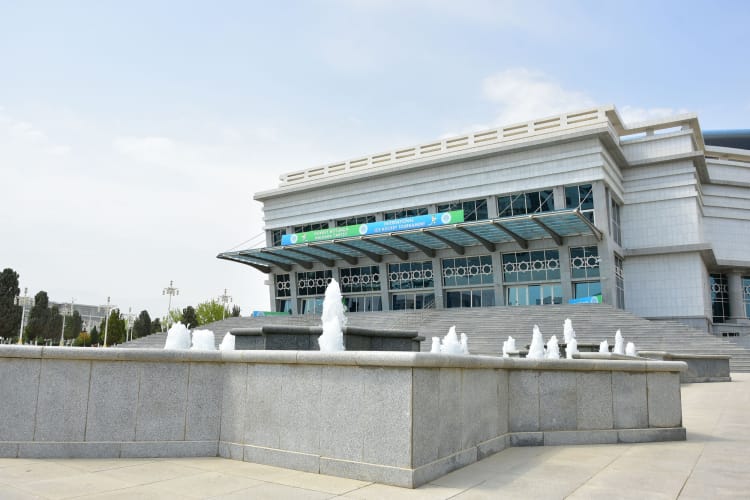 Hokkeý boýunça halkara ýaryş: birinji günüň netijeleri