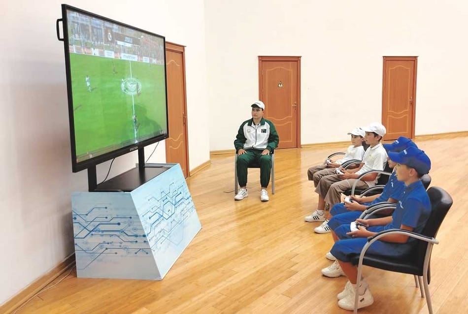 В туркменском Гёкдере прошли первые соревнования по фиджитал-спорту