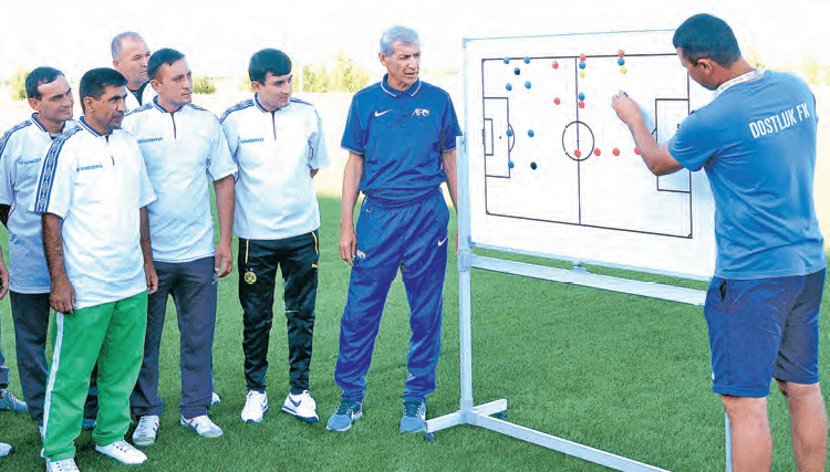 Наставник сборной Туркменистана Ровшан Мухадов определился с тренерским штабом