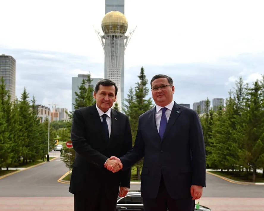 Министры иностранных дел Туркменистана и Казахстана обсудили двустороннее сотрудничество