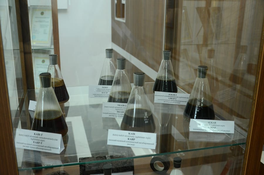 «Nebitgazylmytaslama» institutynyň laboratoriýalary tarapyndan giň gerimli ylmy-barlag işleri ýerine ýetirilýär