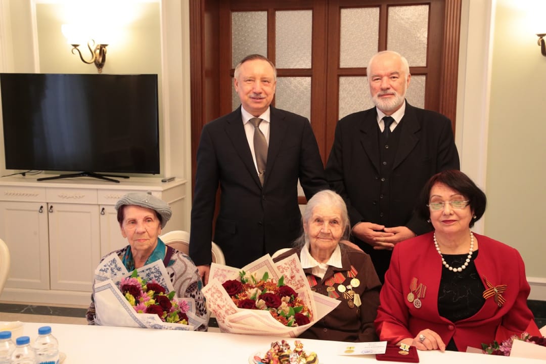 Делегация Санкт-Петербурга передала подарки блокадникам и ветеранам ВОВ из Туркменистана