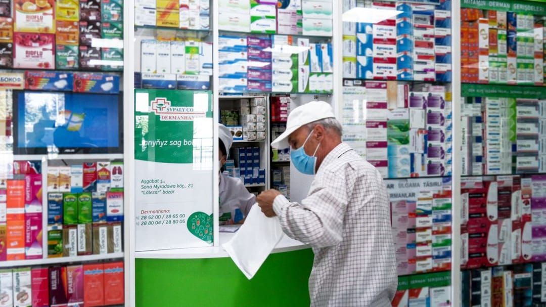 Аптека Şypaly Çomuç предлагает большой выбор средств по уходу за полостью рта