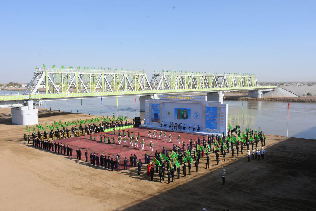 Täze demir ýol köprüsi açyldy