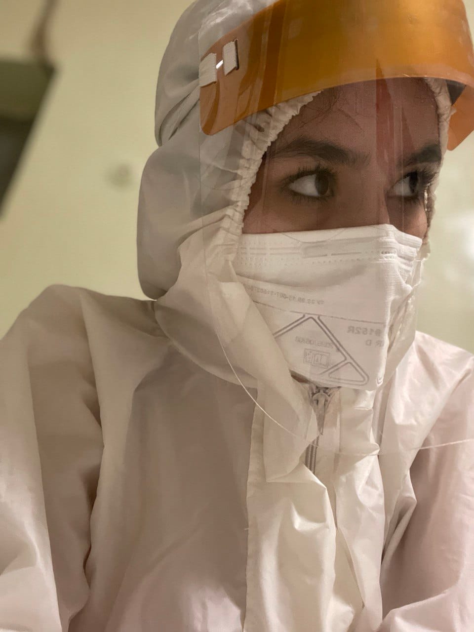Студентка из Туркменистана полтора года работает в «красной зоне» ковидного госпиталя Карелии