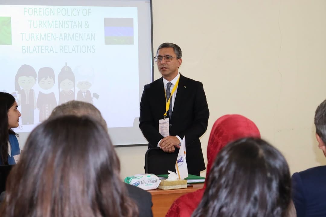 Посол Туркменистана принял участие в мероприятии ЮНЕСКО в армянском лицее