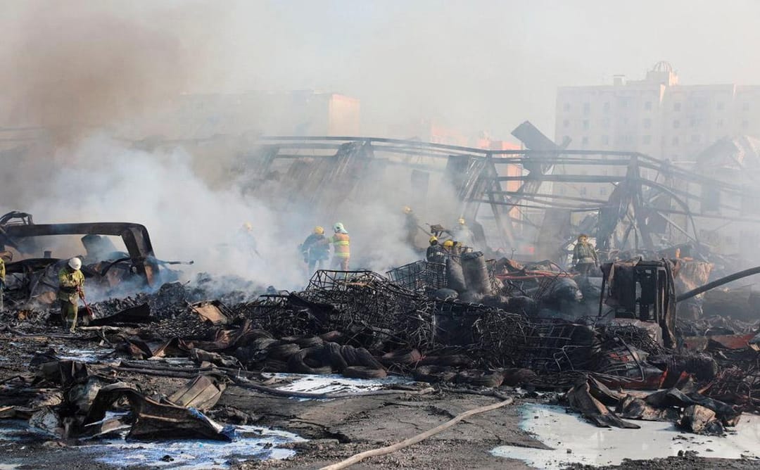 В Ташкенте на одном из складов произошли взрыв и пожар, есть пострадавшие