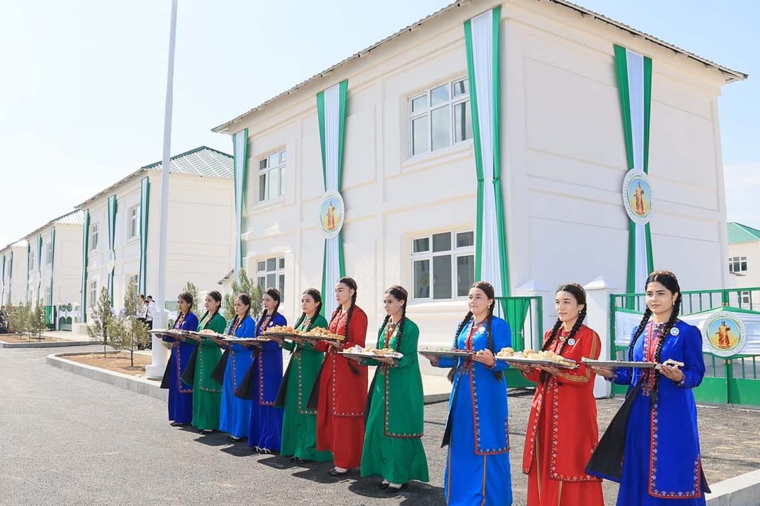 В День города в Ашхабаде ввели в эксплуатацию 136 новых домов