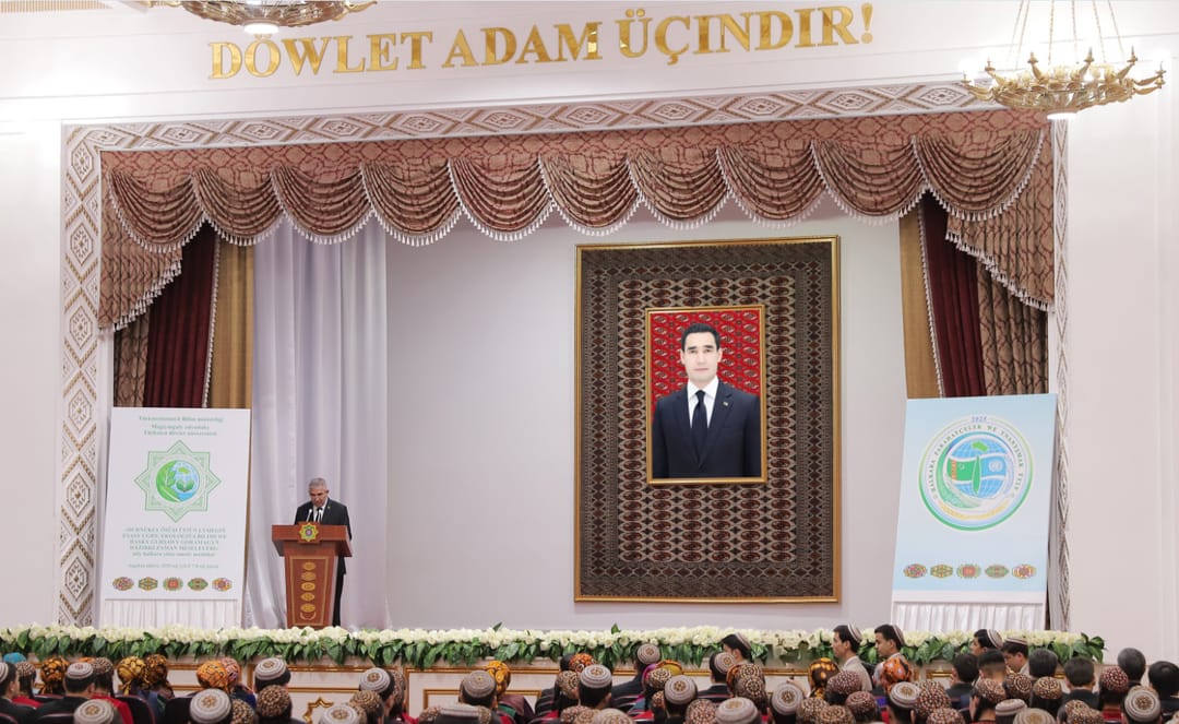 Türkmen döwlet uniwersitetinde geçirilen halkara maslahat öz işini bölümler arkaly dowam etdi