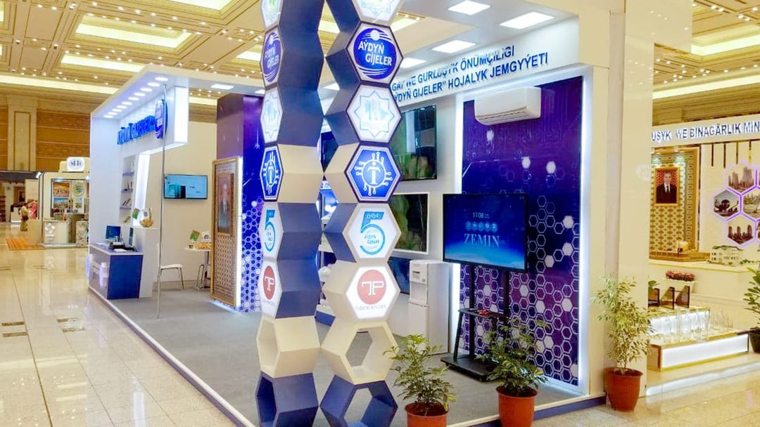 An exhibition in honor of the holiday of independence of Turkmenistan continues in the capital