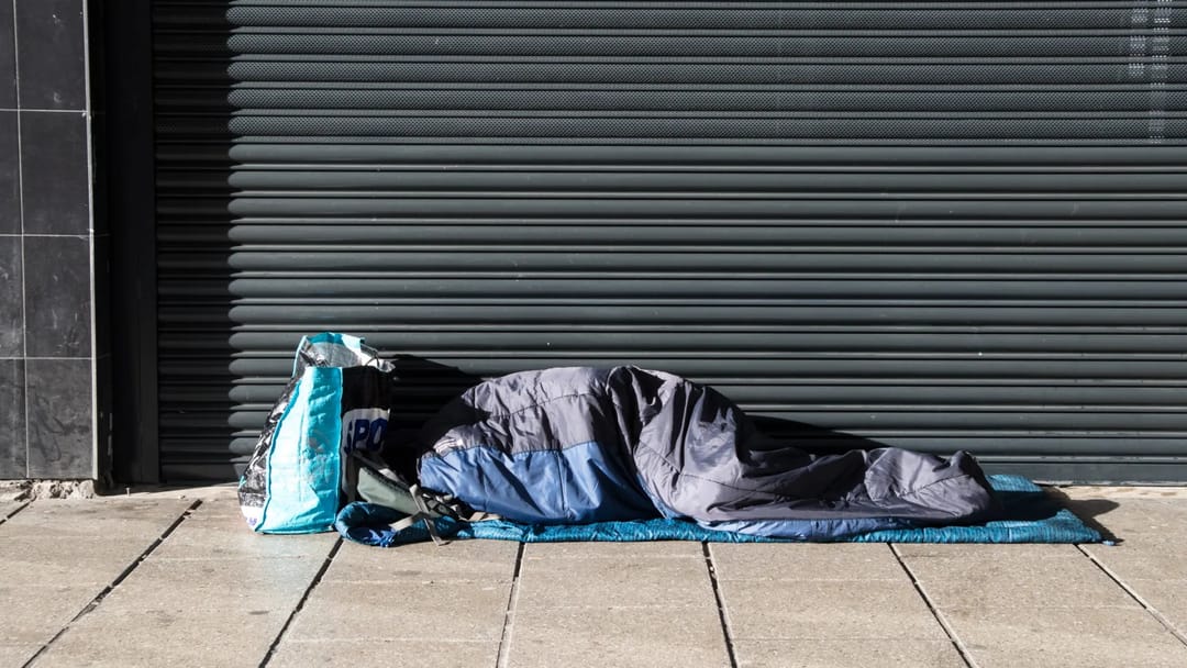 İngiltere'de 1824 Vagrancy Yasası'nın yürürlükten kaldırılmasının ardından evsizlerin sokaklarda uyumasına izin verilecek