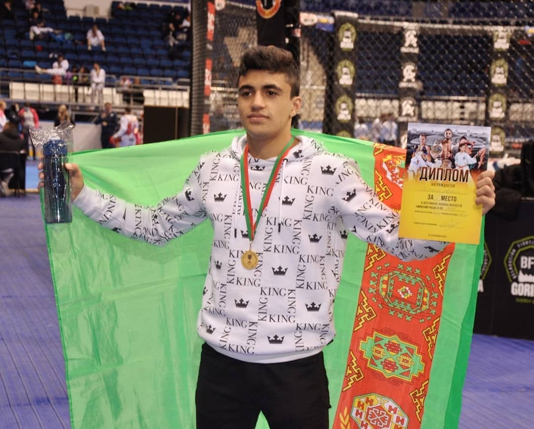 Туркменский спортсмен победил на чемпионате Беларуси по ММА