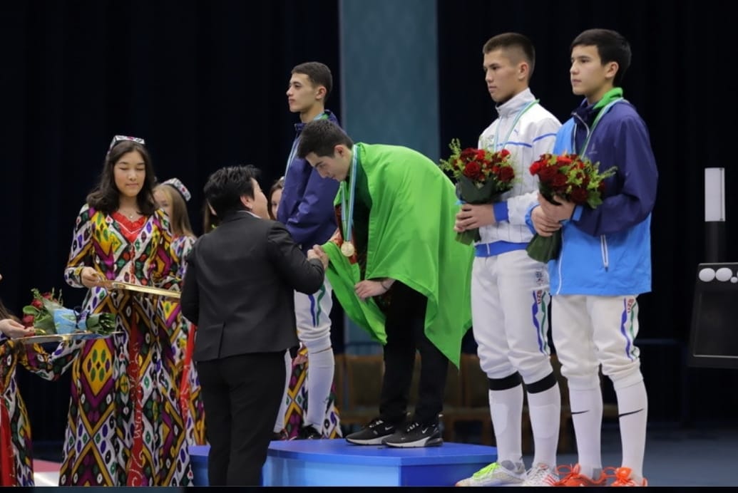 Федерация фехтования Туркменистана объявила набор детей в Ашхабаде