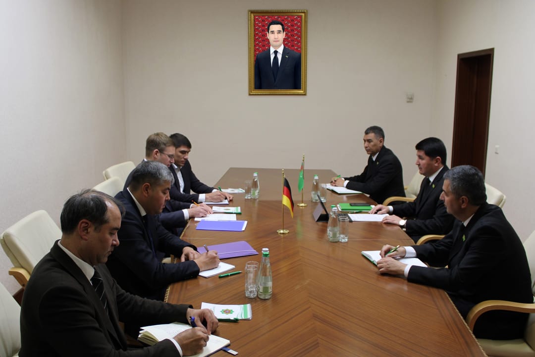 Türkmenistanyň Mejlisinde Germaniýanyň Konrad Adenauer adyndaky gaznasynyň wekili bilen duşuşyk geçirildi