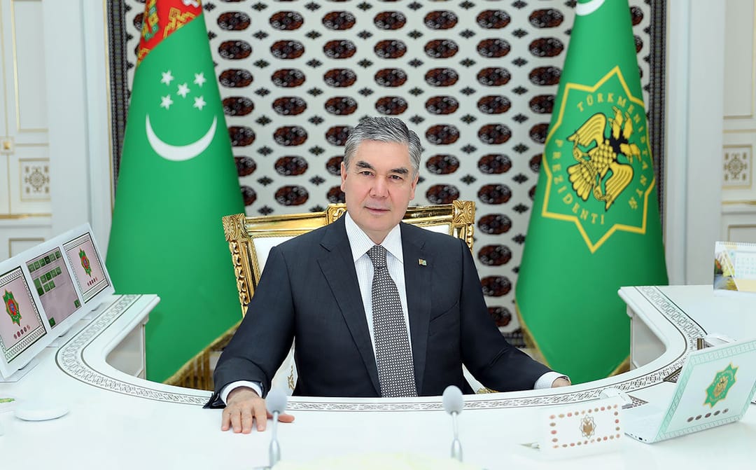 Бердымухамедов поздравил туркменистанцев с 26-летием нейтралитета