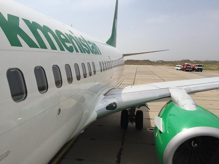 Президент Туркменистана распорядился реконструировать взлётно- посадочную полосу аэропорта в Балканабате