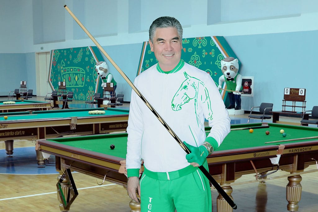 Президент Туркменистана сыграл с внуком партию в бильярд