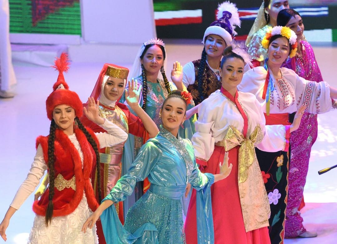 Музыка, песни и танцы народов мира в концертной программе в честь нейтралитета Туркменистана