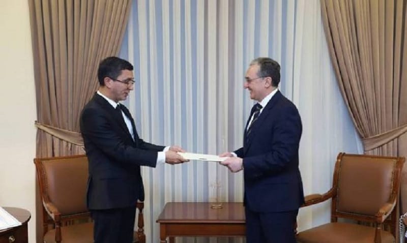 Новый посол Туркменистана вручил копии верительных грамот главе МИД Армении