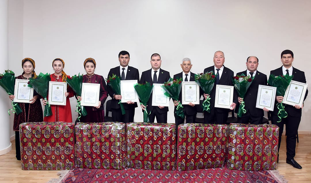 В Туркменистане чествовали лучших работников ТЭК 