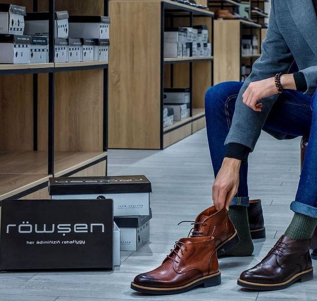 Türkmenbaşydaky sergide "Röwşen aýakgaplary" hususy kärhanasynyň aýakgap önümleri görkezildi