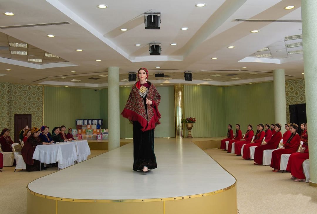 В Ашхабаде состоялся конкурсный показ коллекций одежды  