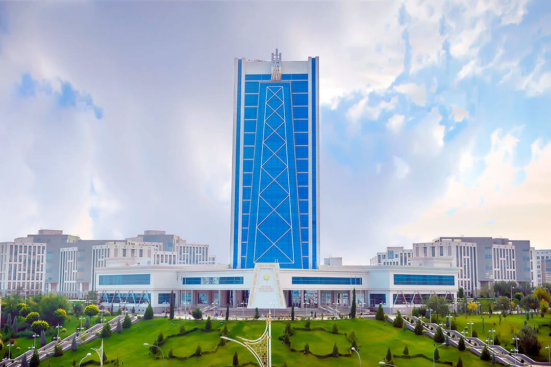 Научно-учебный центр туркменского вуза получил лицензию на проведение экологической деятельности