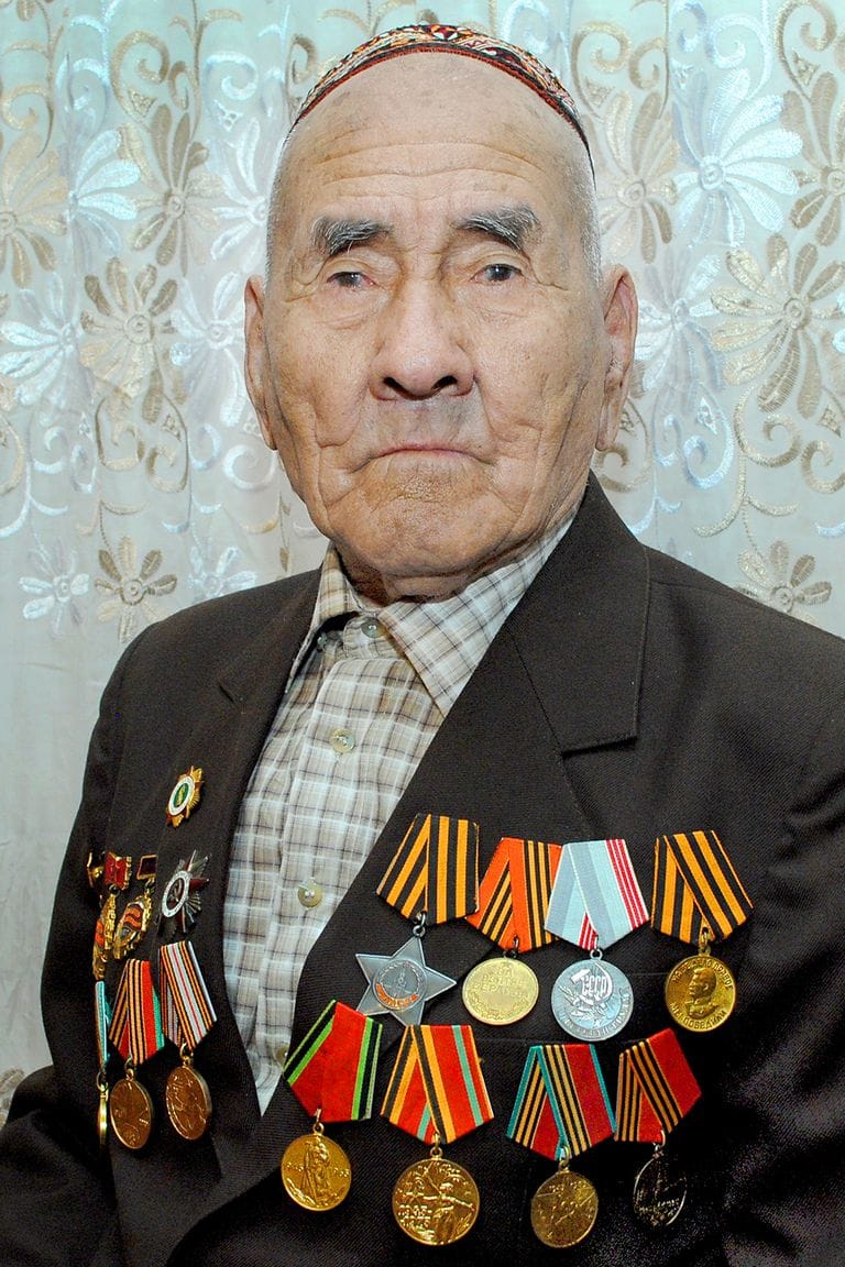 «Туркменпортал» поздравил 102-летнего ветерана в Мары с Днём защитников Отечества