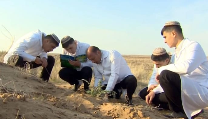 Институт пустынь принял на практику 20 студентов из Туркменского государственного университета