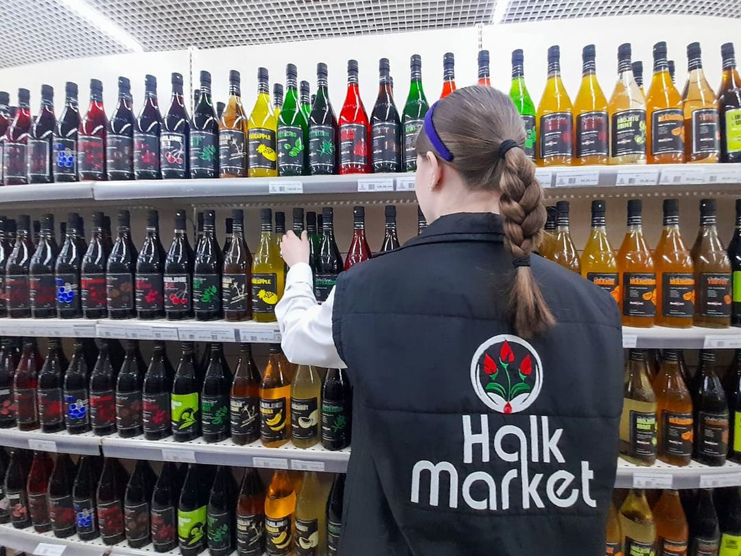 Lebapdaky «Halk market» dükany gök we miwe önümlerine her günde arzanladyşlary yglan edýär