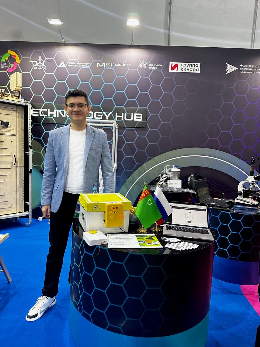 Студент из Туркменистана представил проект на Всемирном фестивале молодежи