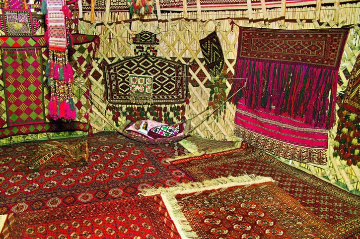 В музее Лебапа открылась выставка ремесленного и народно-прикладного искусства