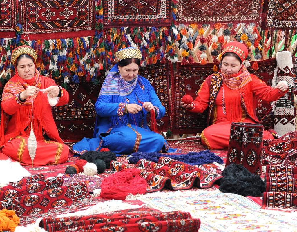 В Дашогузском велаяте к завершению подходит строительство коврового предприятия в Губадаге