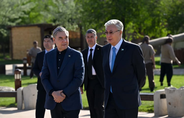 Гурбангулы Бердымухамедов посетил туристический комплекс Karavansaray Turkistan